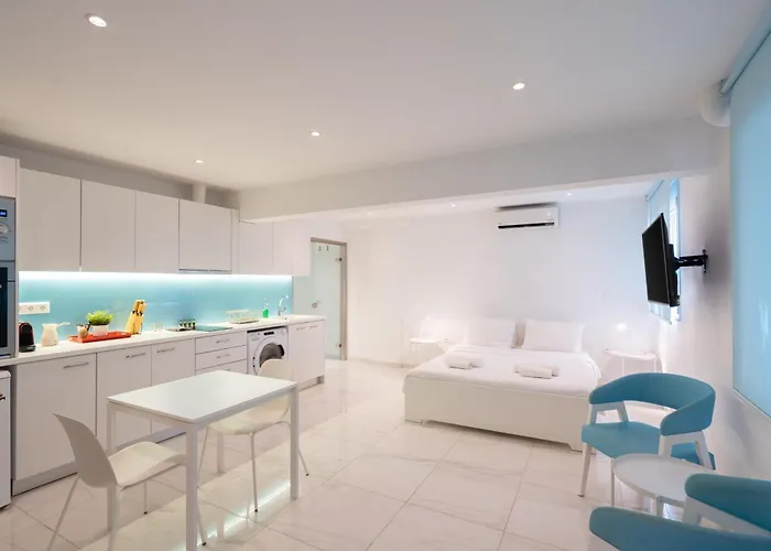 Cute And Convenient Studio In Athens Center
